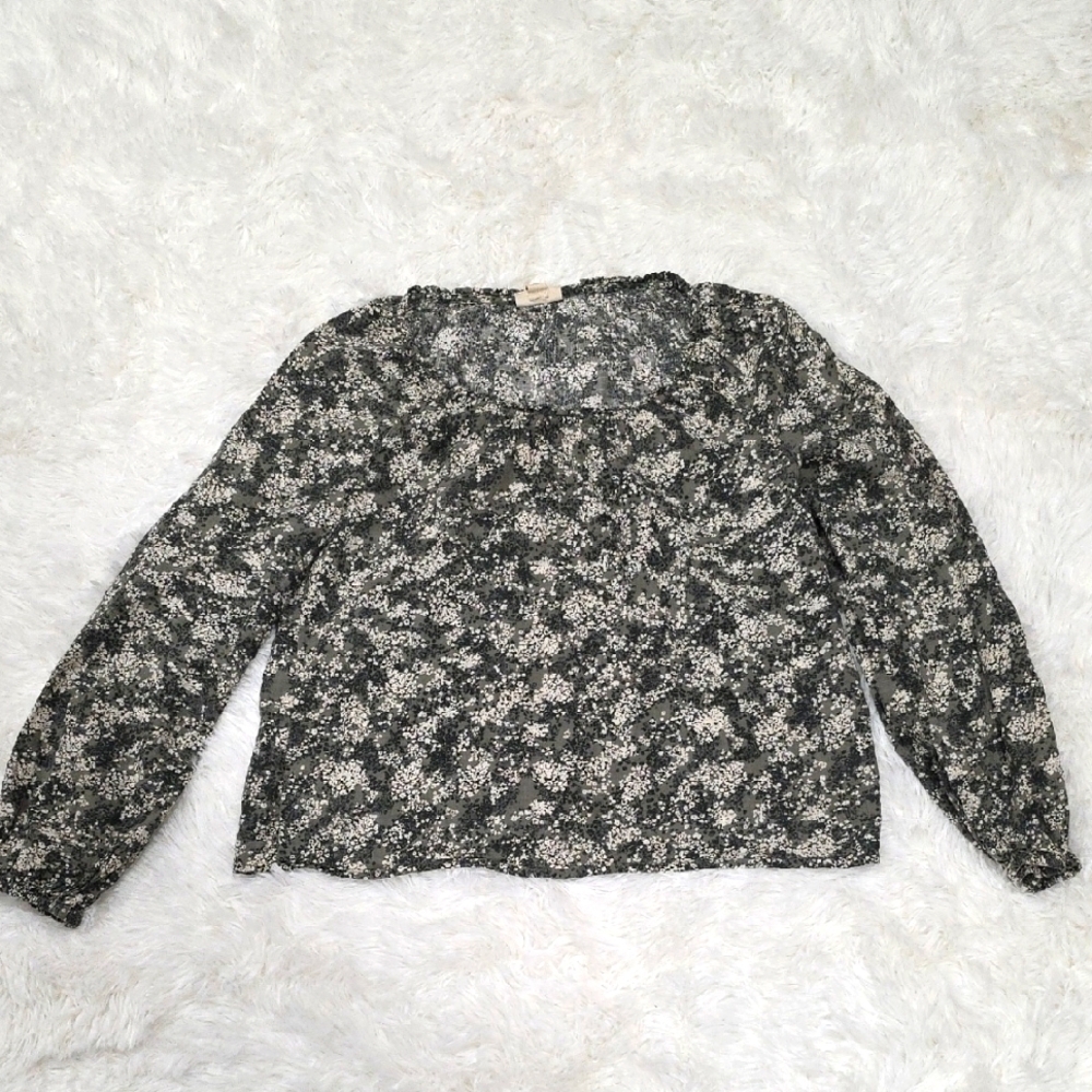 a.n.a -Floral Green and White Women's Top. Size S